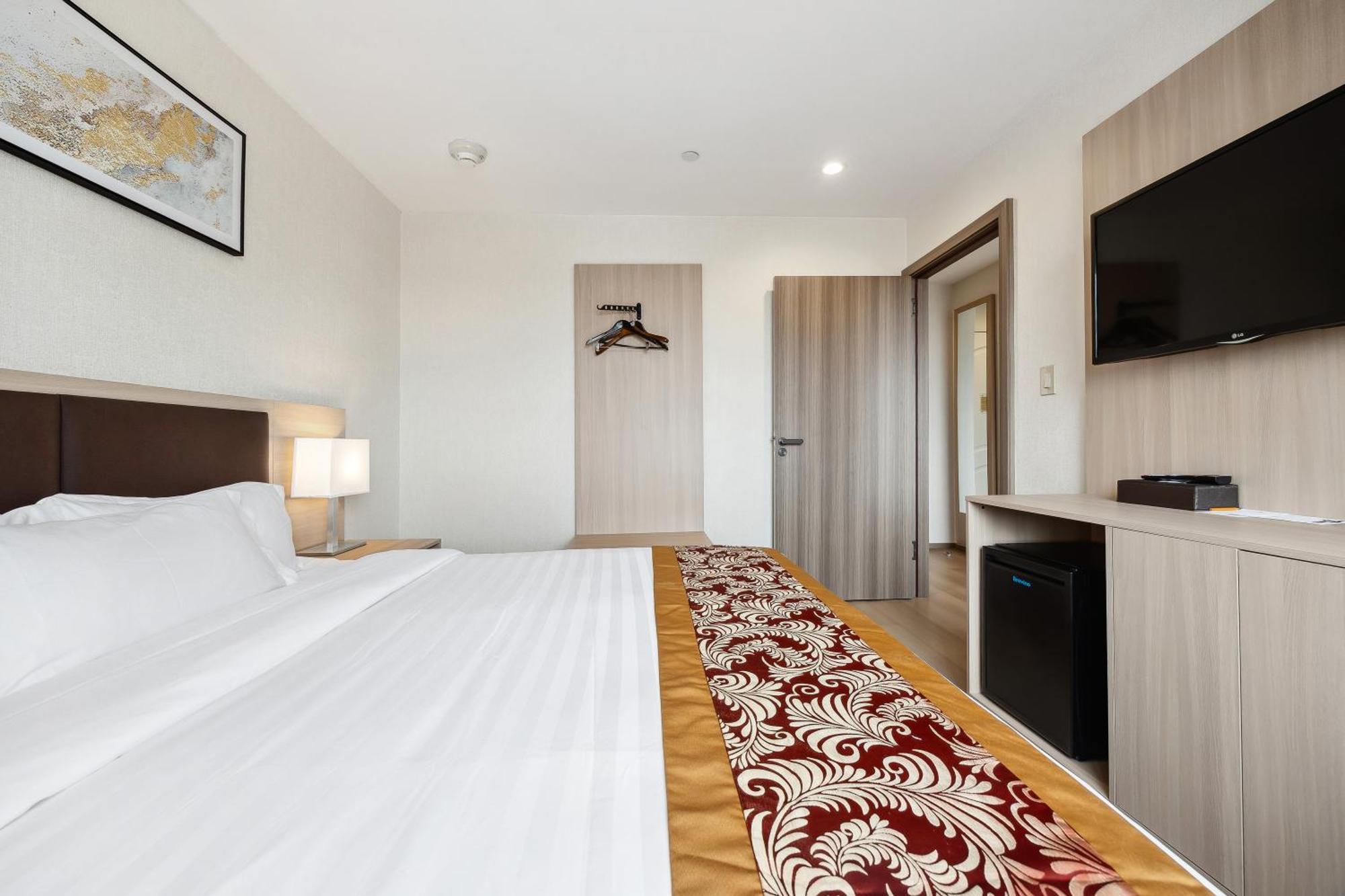 Staying In Flushing: 5 Budget Hotels Compared