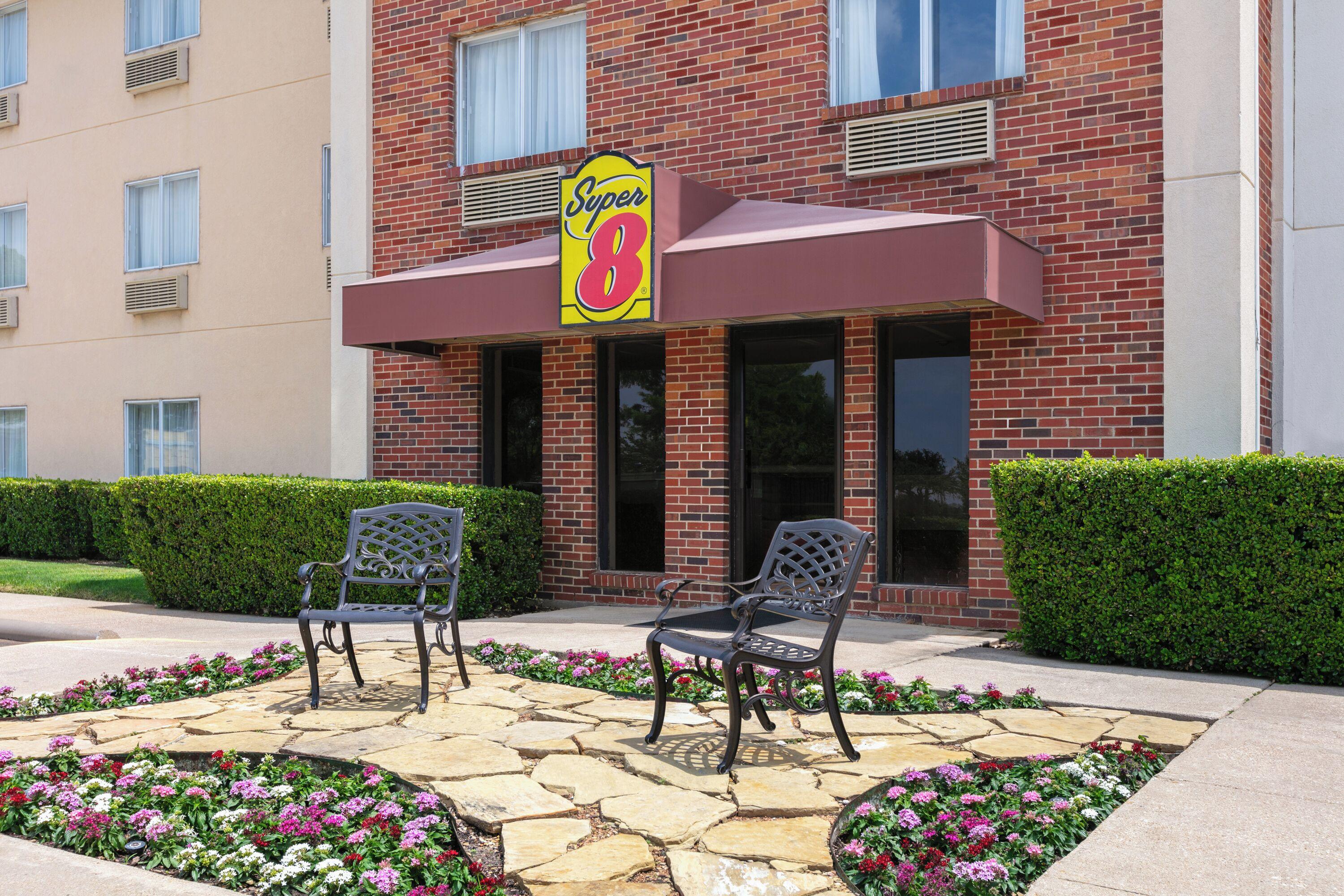 9 Business Hotels Near Prospect Airport Svc for Work Travelers