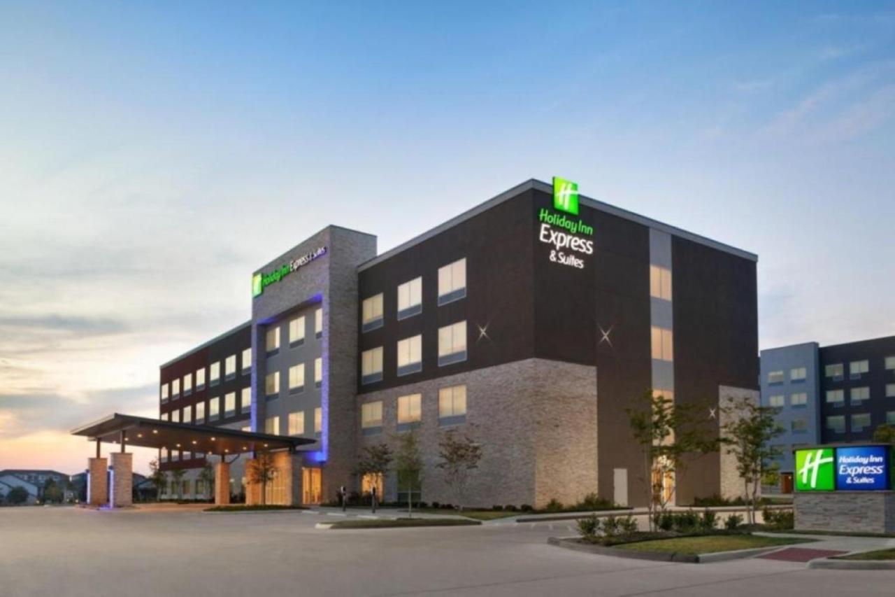 Where to Stay Near Austin's Park and Pizza: 9 Best Business Hotels