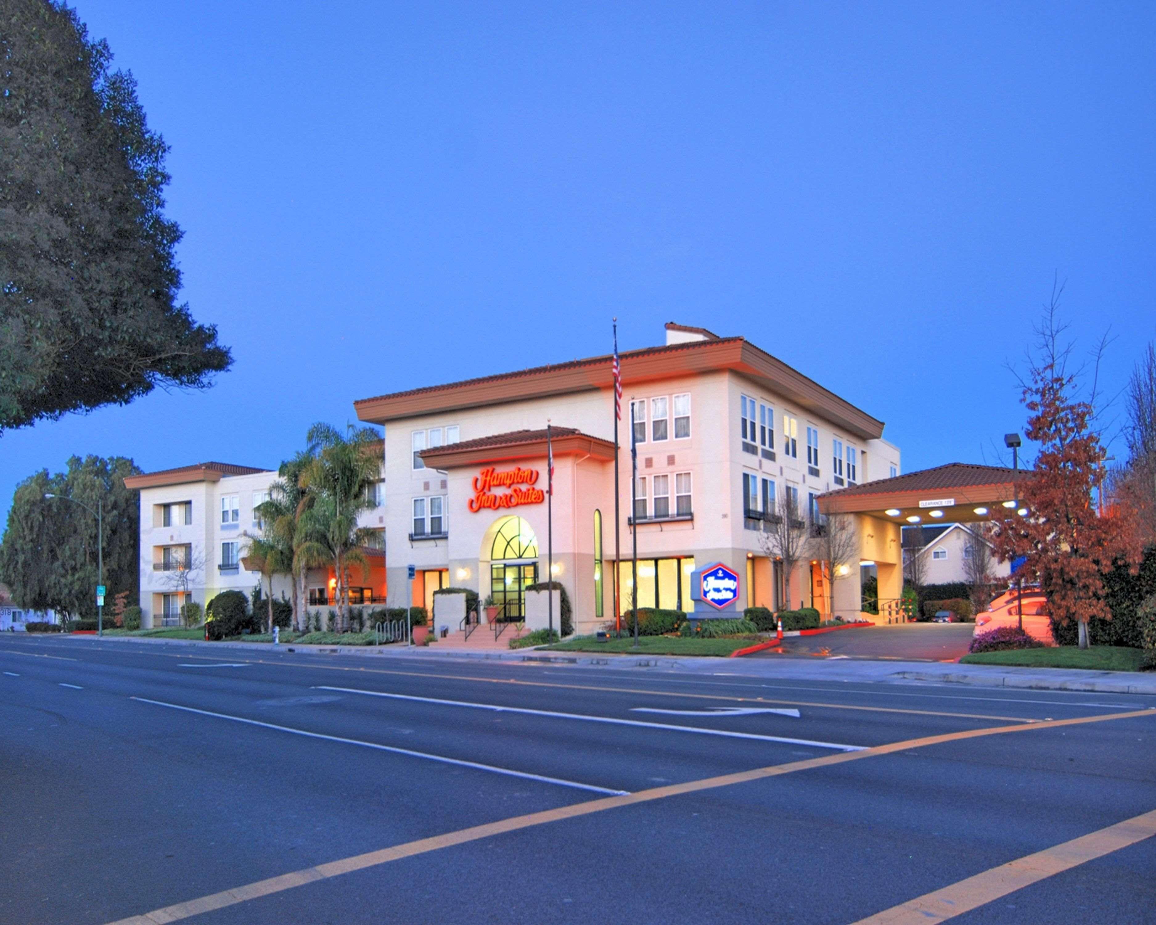 5 Business Hotels Close to Mountain View Center for the Performing Arts