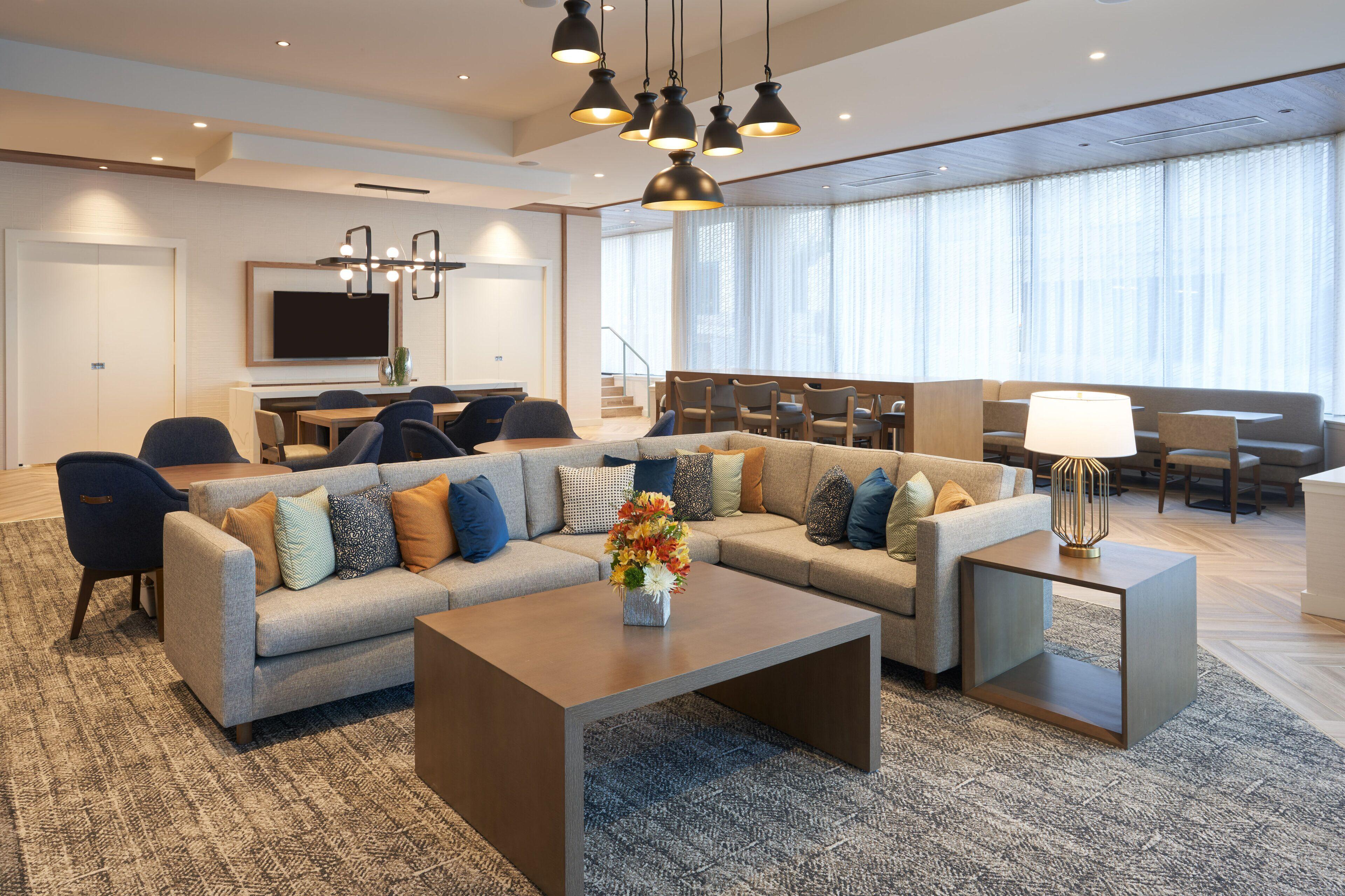 Staying Near Concord Mall: 4 Business Hotels Compared