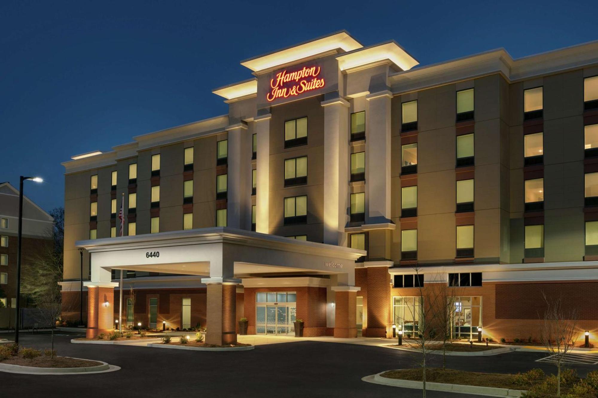 4 Smart 3-Star Hotels Near Jones Bridge Park Worth Booking