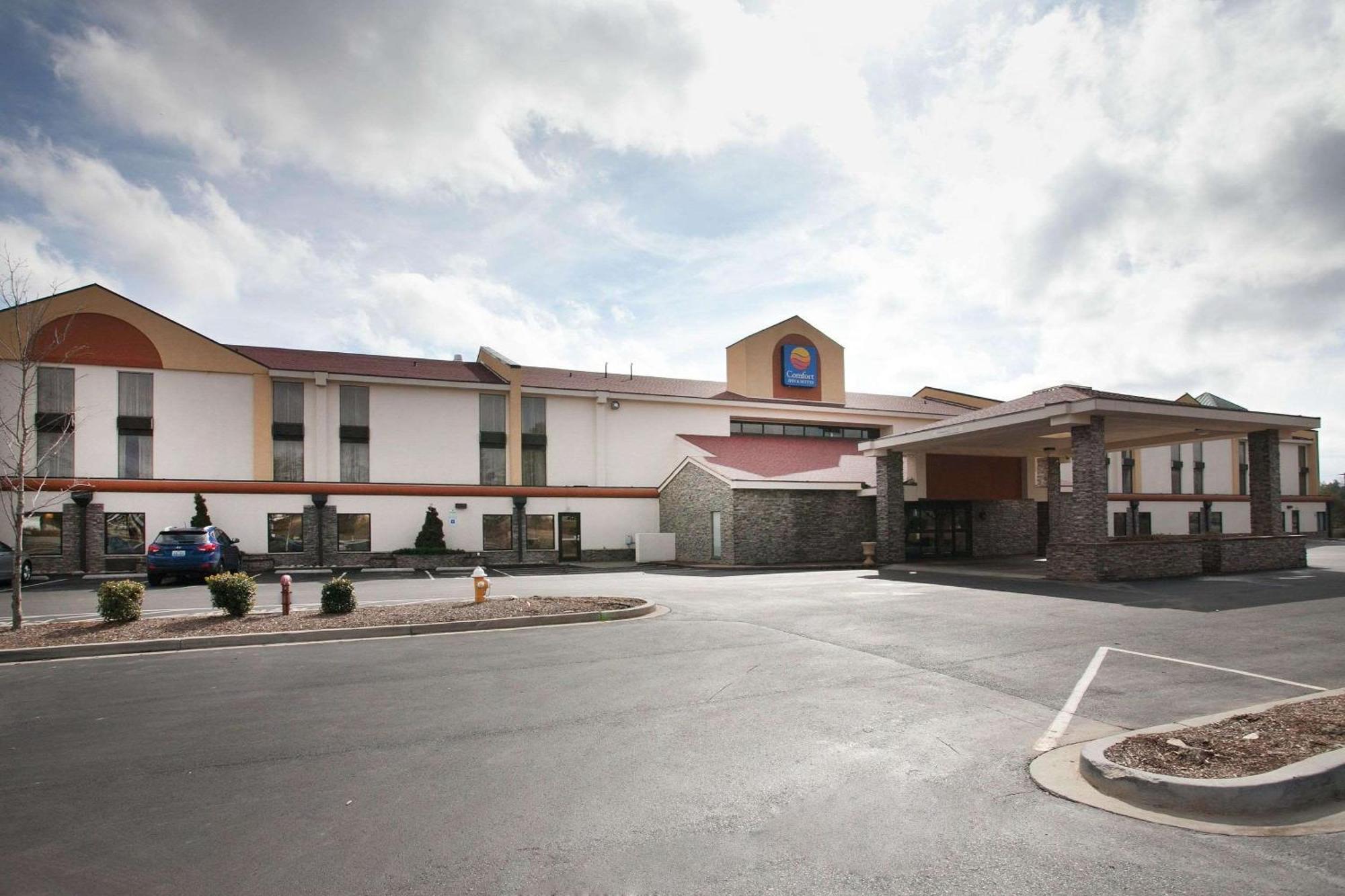 5 Top 3-Star Hotels Near Family Beach Bingo for Easy Statesville Access
