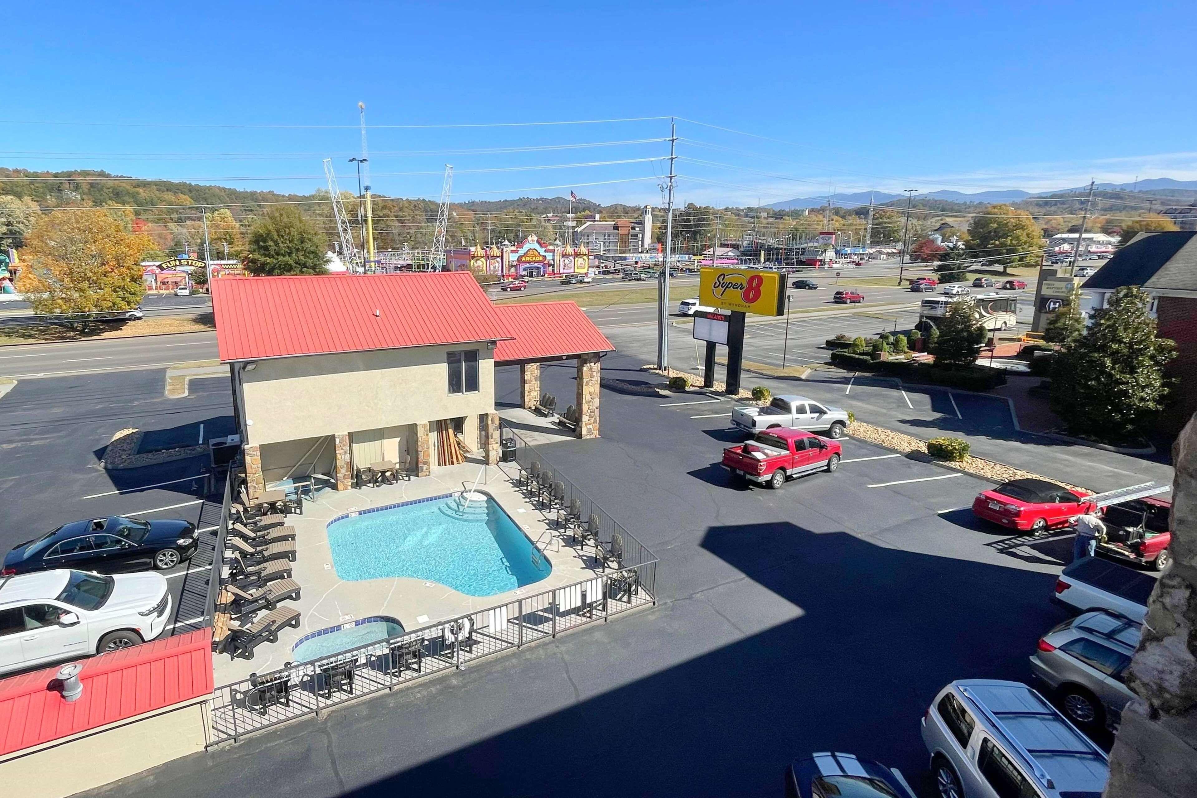 Where to Stay Near Smoky Mountain Ziplines: 14 Budget Hotels