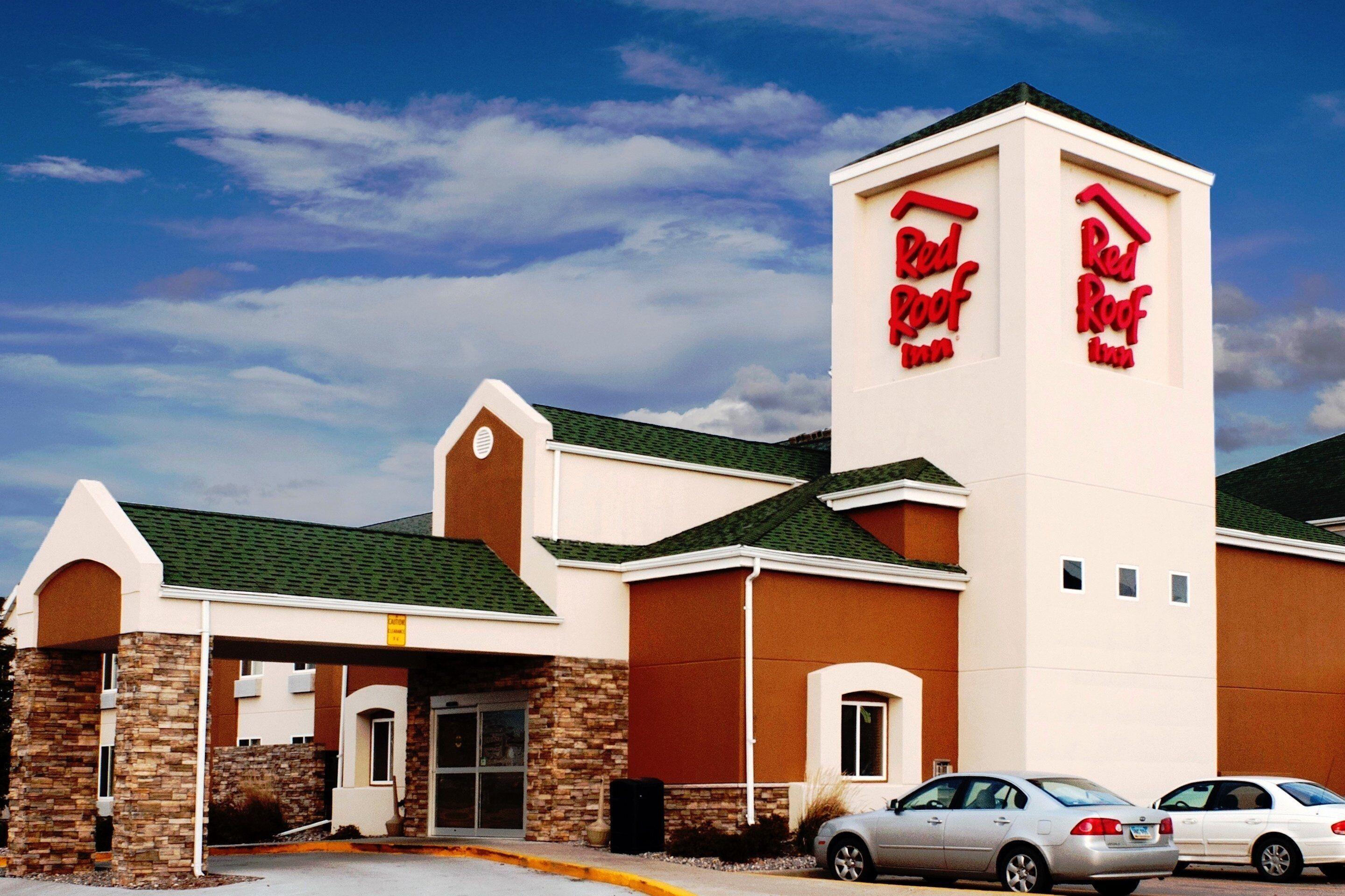 4 Smart Airport Hotels Near Heartland Health System Worth Booking