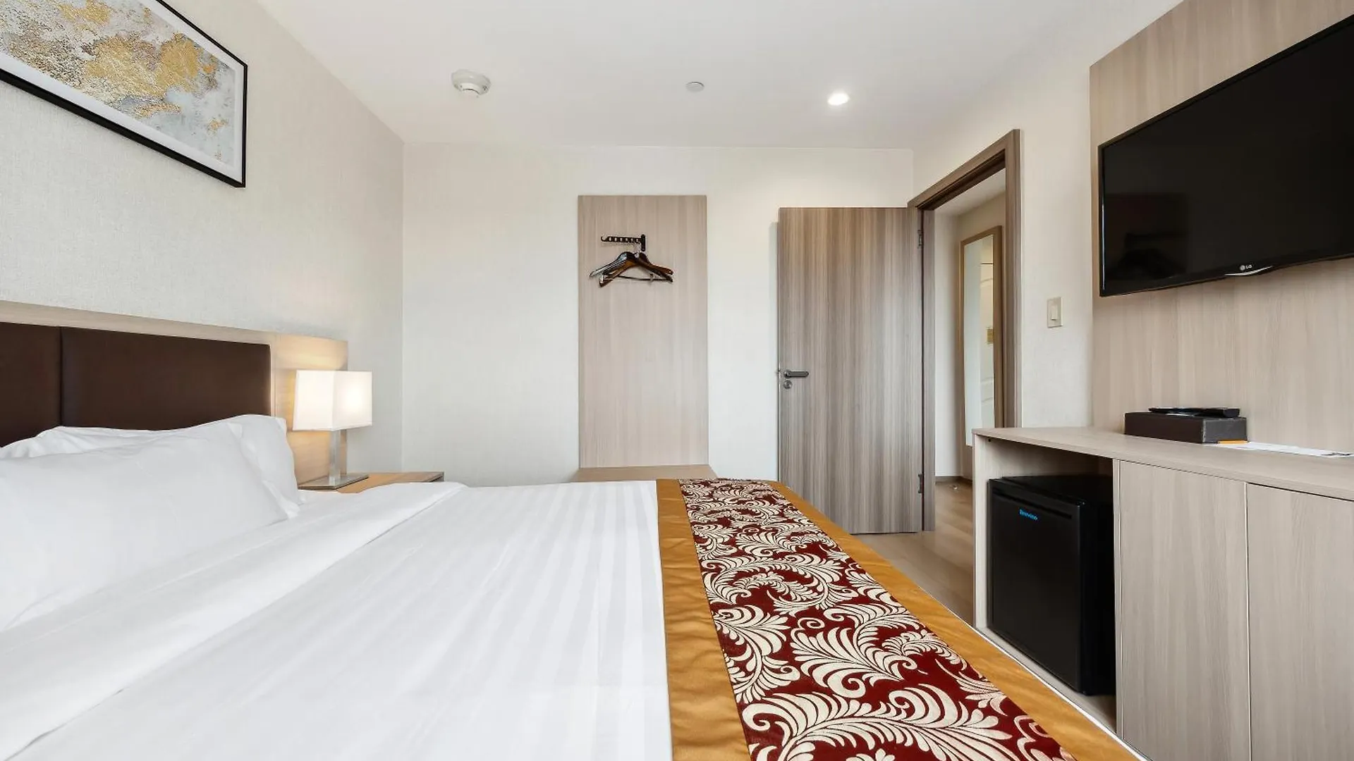 Staying In Flushing: 5 Budget Hotels Compared