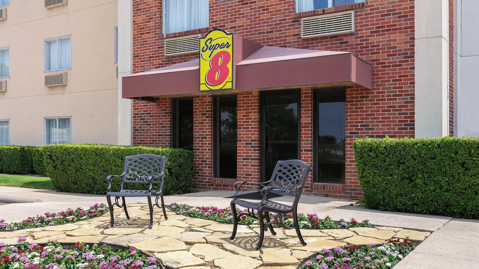 9 Business Hotels Near Prospect Airport Svc for Work Travelers