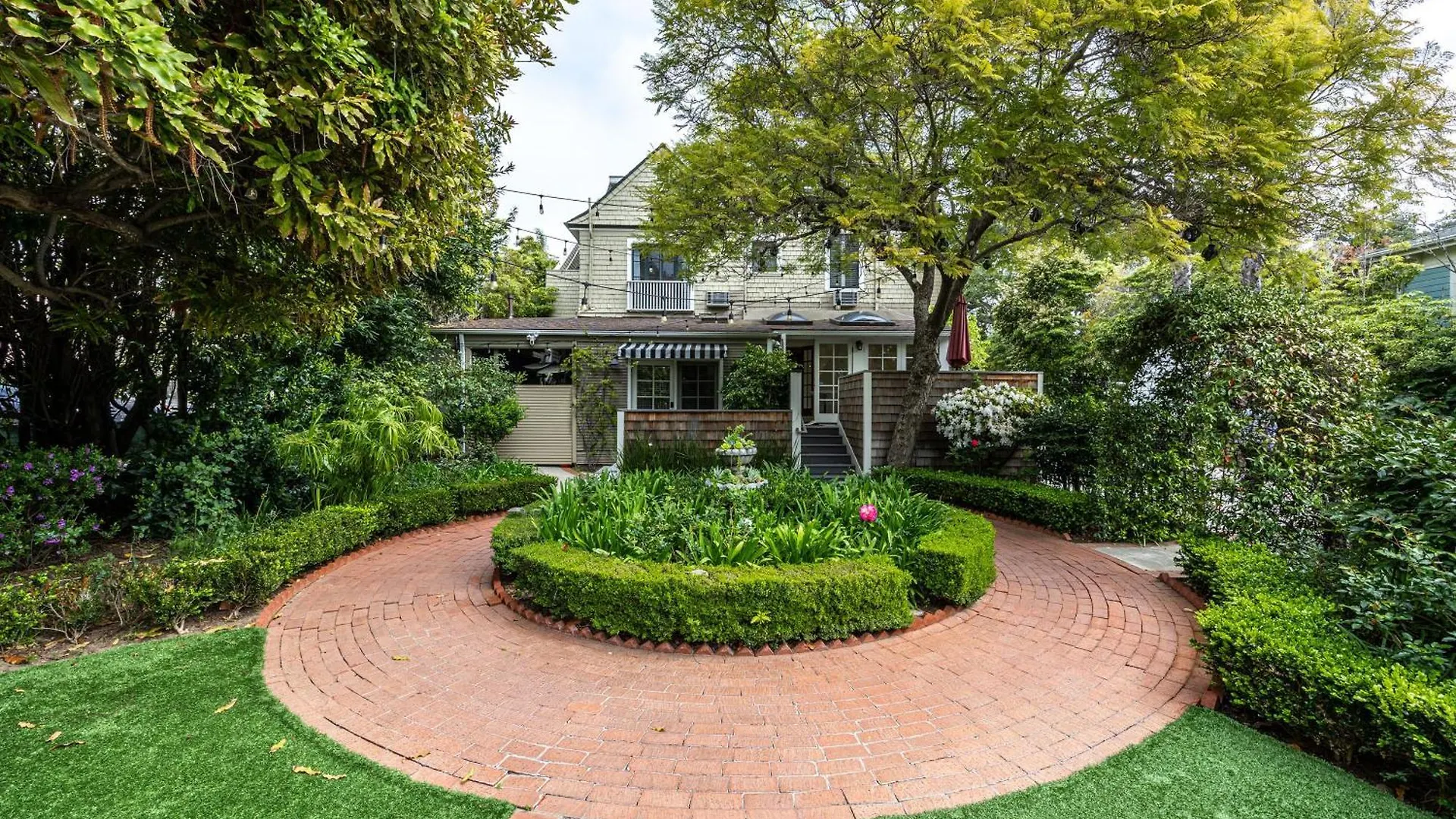 7 Central Hotels Near Mission Santa Barbara Worth Booking