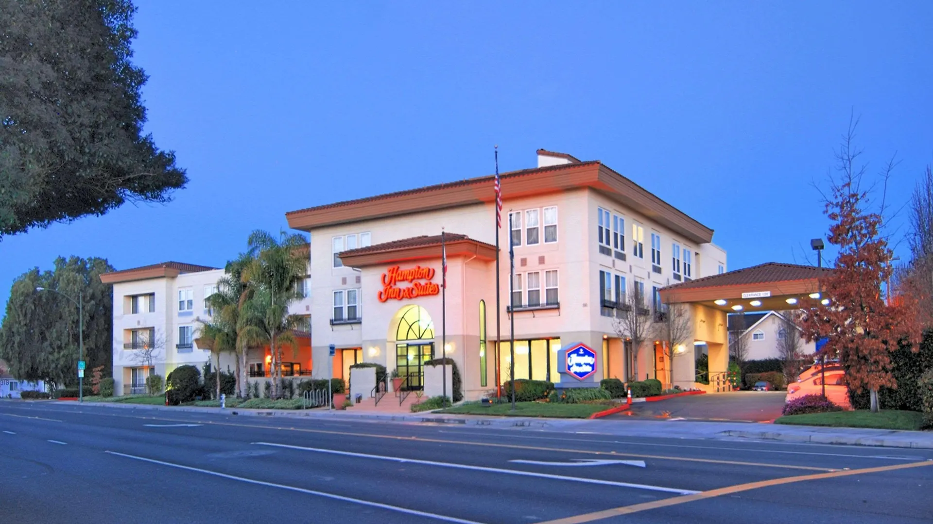 5 Business Hotels Close to Mountain View Center for the Performing Arts