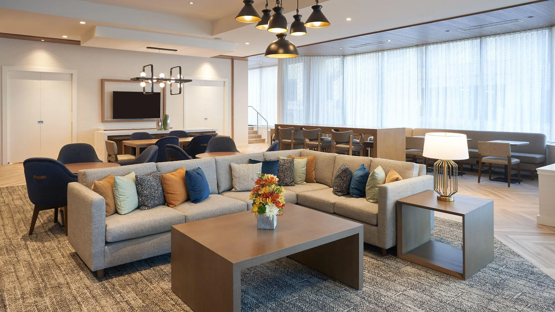 Staying Near Concord Mall: 4 Business Hotels Compared