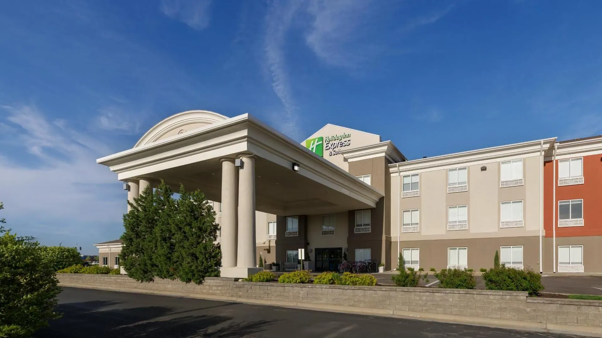 Staying In Kansas: 5 Highly-Rated Clean Hotels Compared