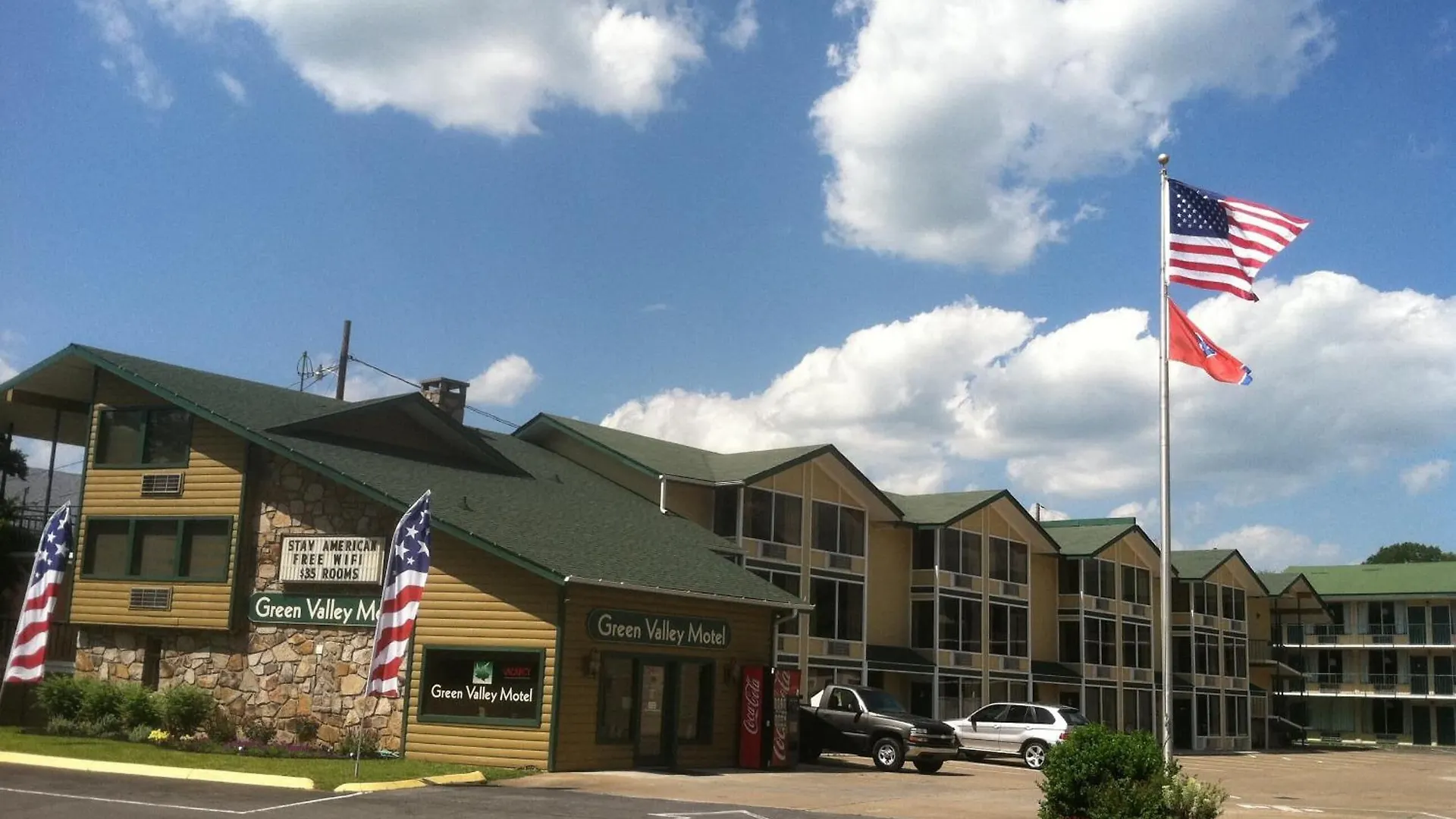 8 Budget Hotels Near Gatlinburg Golf Course Worth Booking