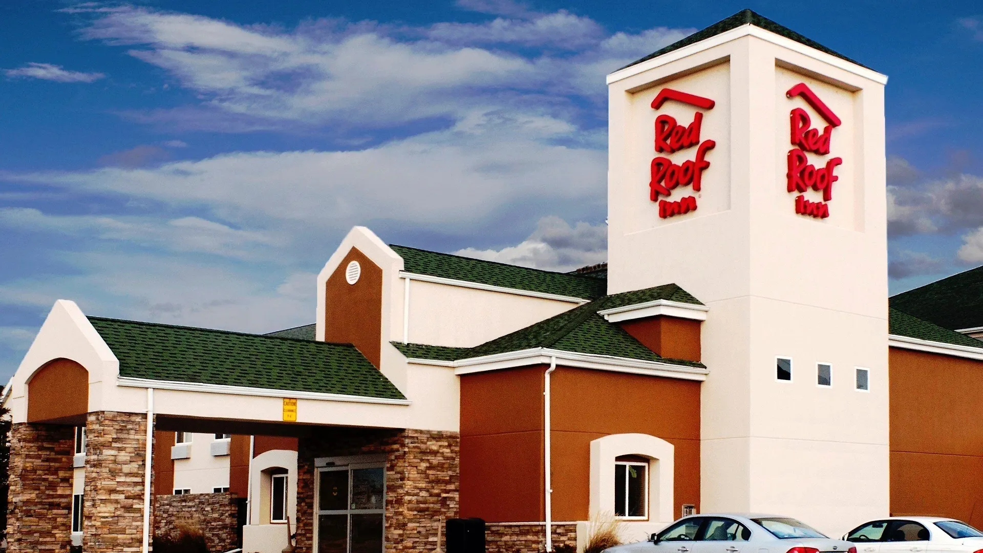 4 Smart Airport Hotels Near Heartland Health System Worth Booking
