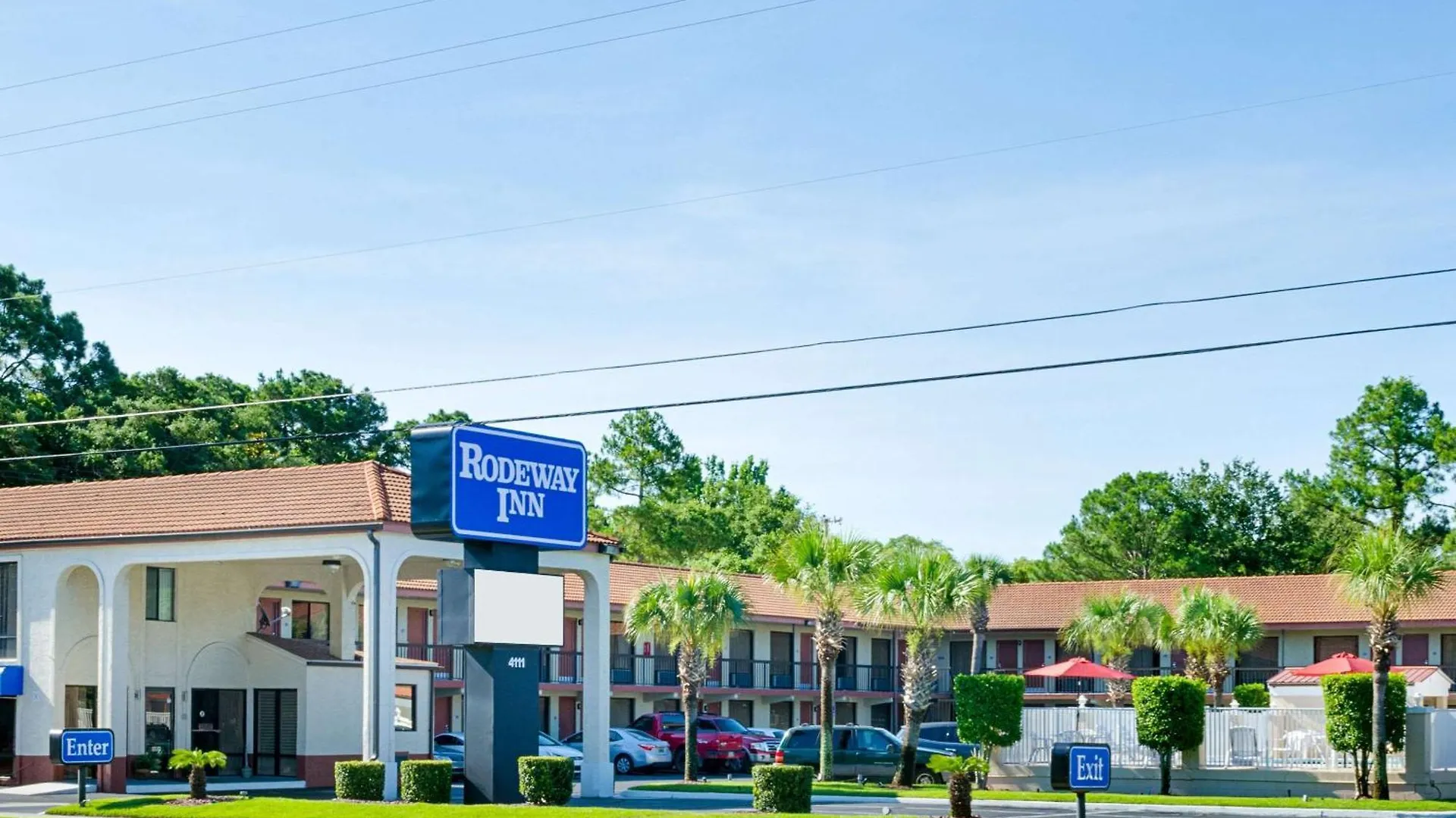 Staying Near Oakland Terrace Park: 6 Beach Hotels Compared