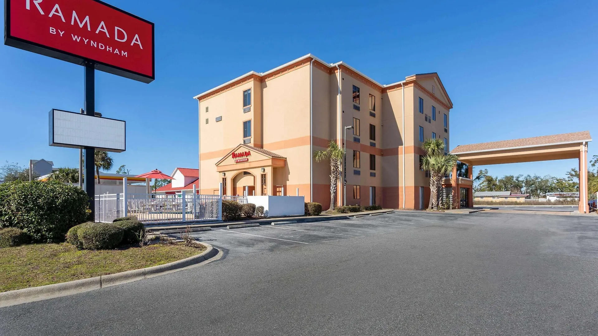 5 Top-Rated Resorts Close to Gray Park, Panama City