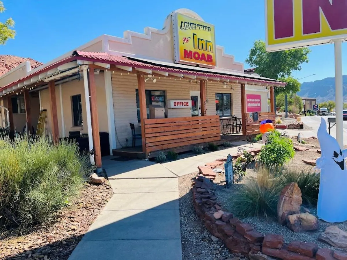 4 Central Hotels Close to Tower of Babel in Moab